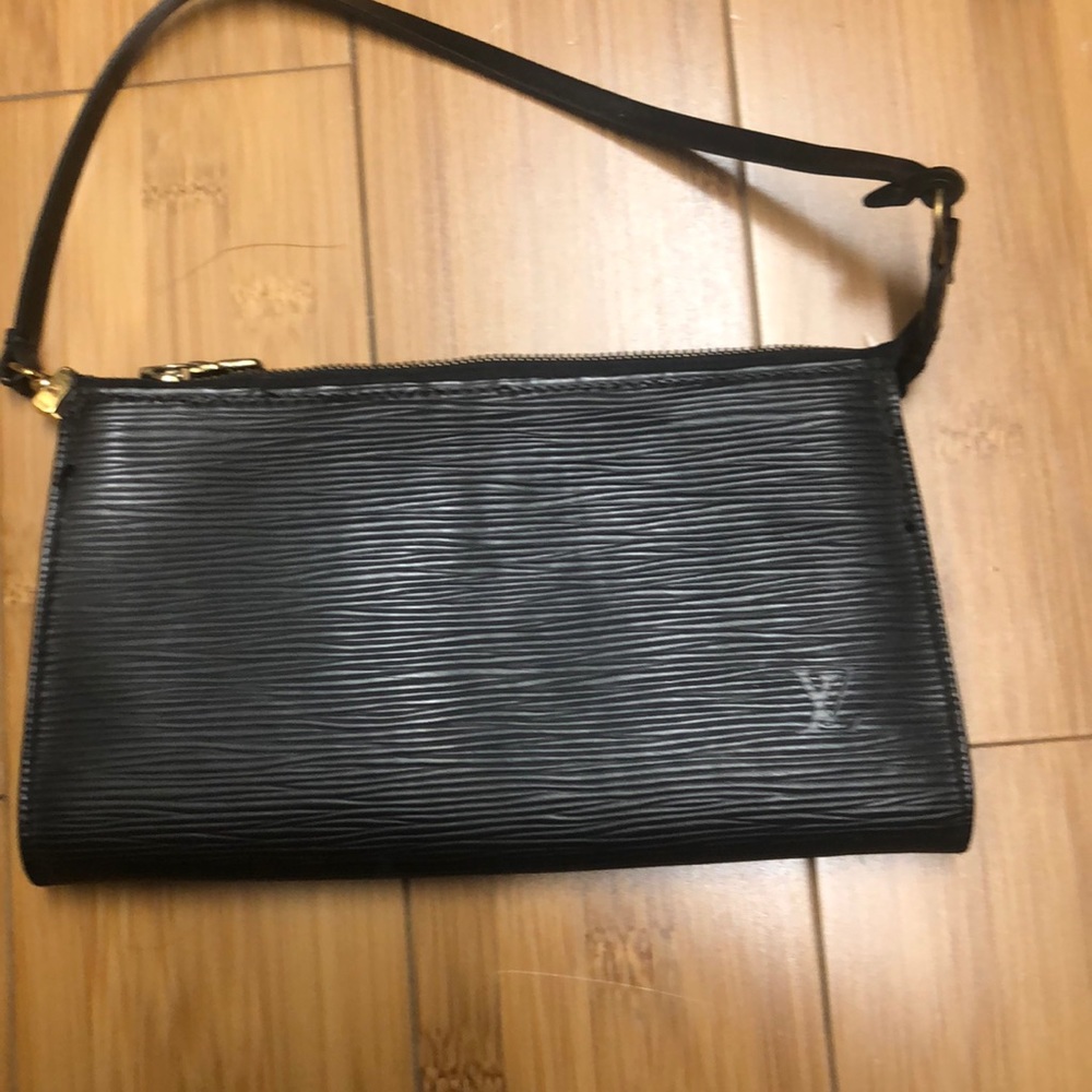 Louis Vuitton Epi leather purse